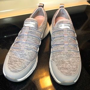 Skechers Gray Arch Fit Shoes - Size 8-1/2M